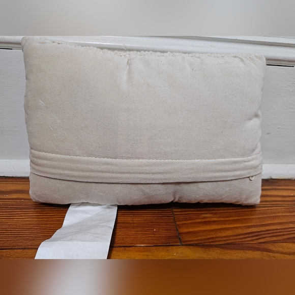 Mama Bear Design Throw Pillow - Picture 3 of 4